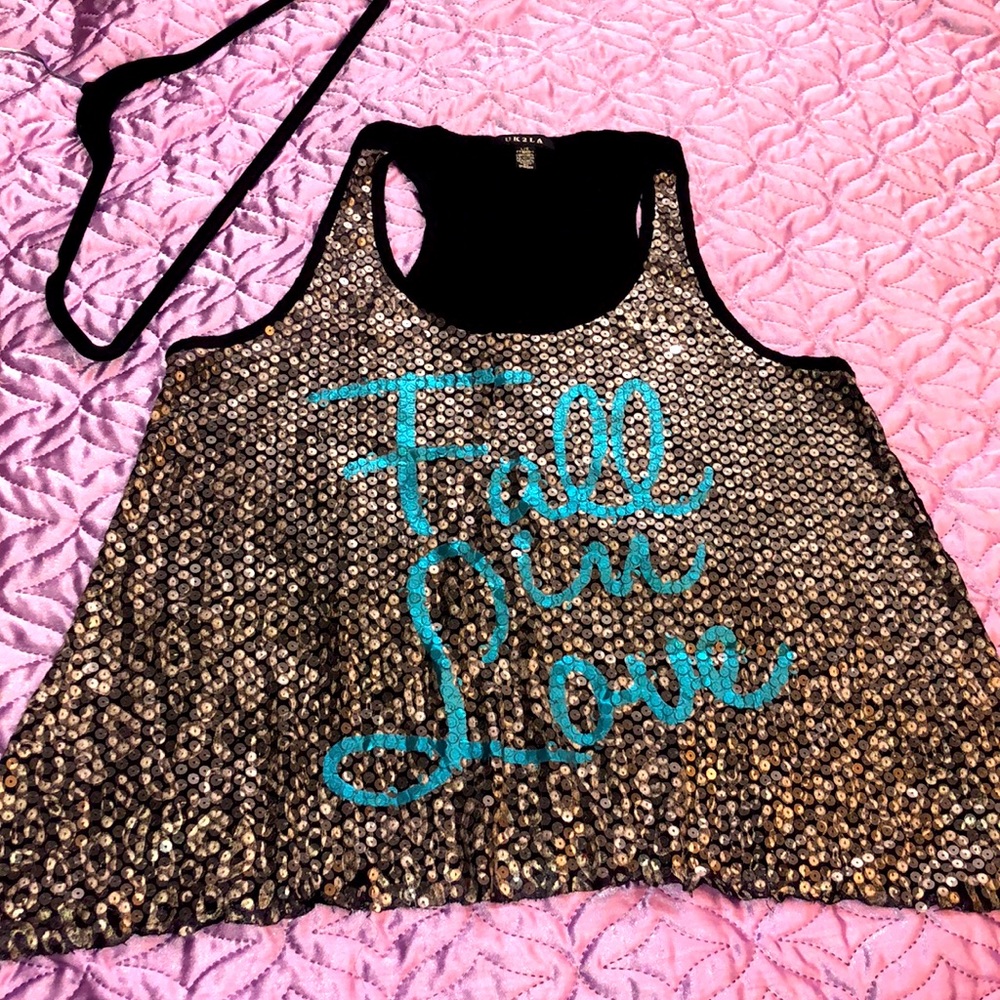 Beautiful top. Sequins.